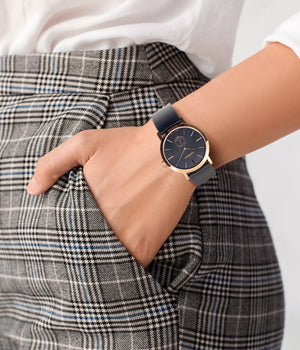 Woman posing with watch - Fjordson watch with black dial and black rubber watch strap - UNISEX - vegan & approved by PETA - Swiss made