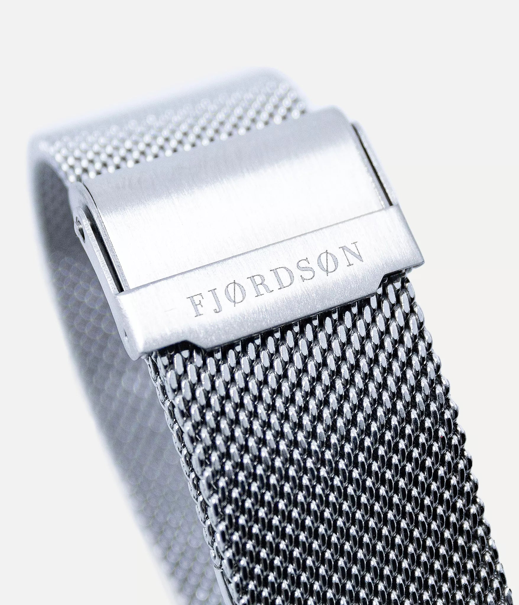 Watch strap lock shot - Fjordson watch with white dial and silver mesh watch strap - Women's Watch - vegan & approved by PETA - Swiss made