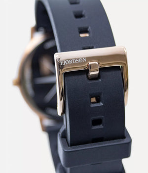 Watch strap shot - Fjordson watch with black dial and black rubber watch strap - UNISEX - vegan & approved by PETA - Swiss made